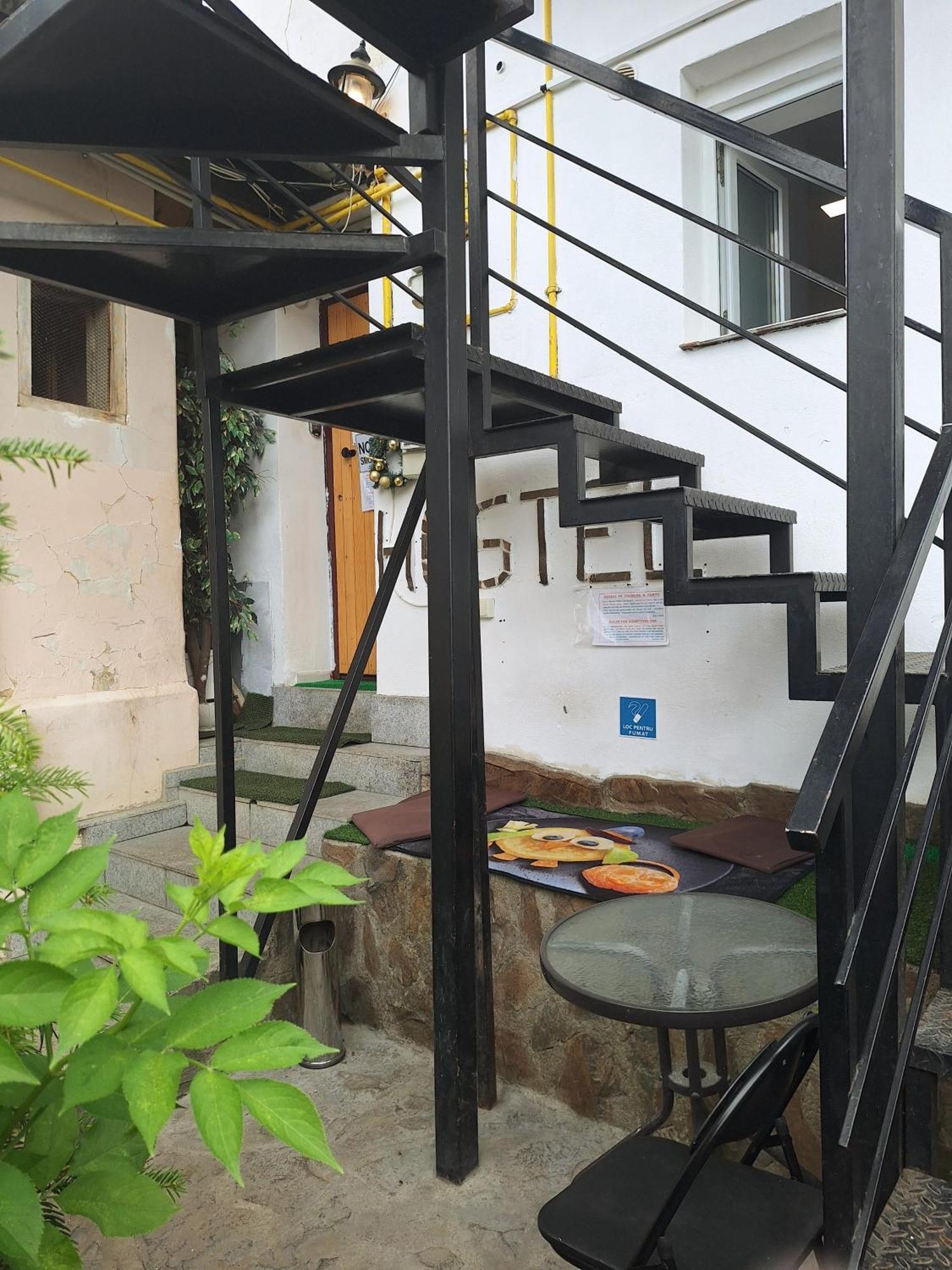 Downtown Hostel Brasov Exterior photo