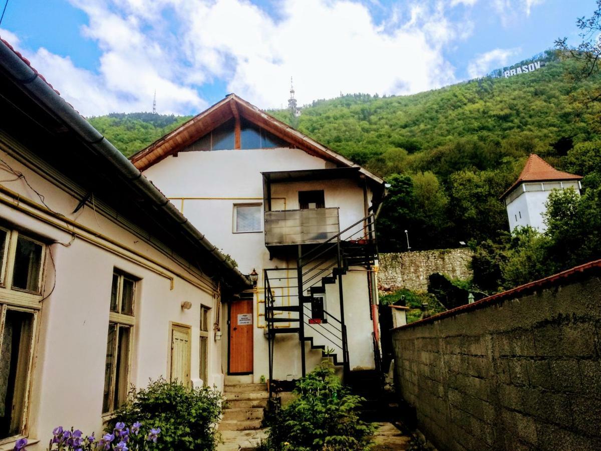 Downtown Hostel Brasov Exterior photo